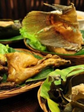Cuma di Bandung! 7 Makanan Legendaris Ini Nggak Pernah Sepi Sejak Puluhan Tahun