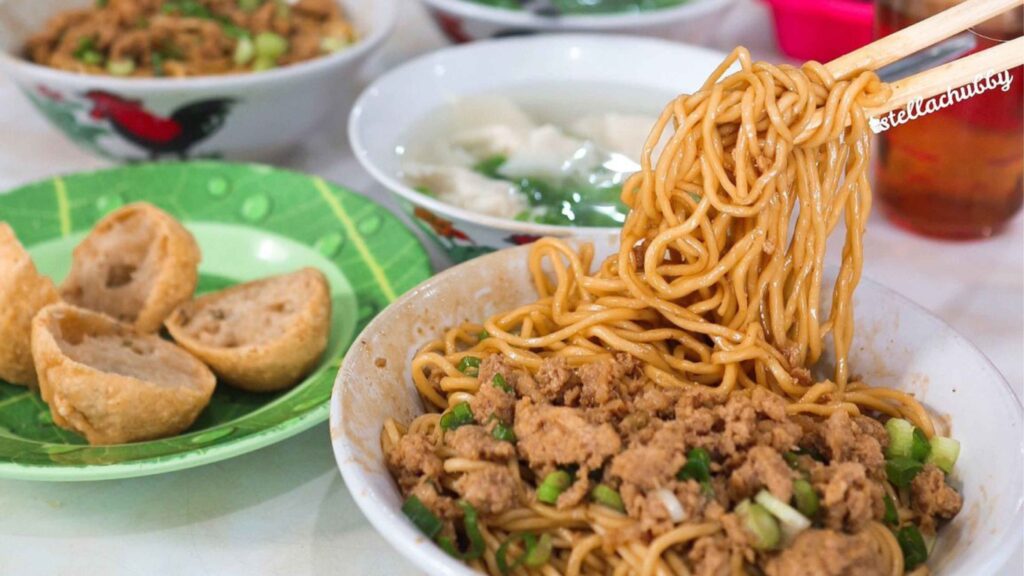 Cuma di Bandung! 7 Makanan Legendaris Ini Nggak Pernah Sepi Sejak Puluhan Tahun