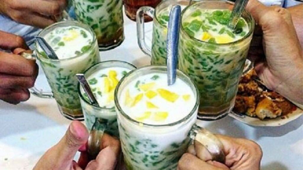 Cuma di Bandung! 7 Makanan Legendaris Ini Nggak Pernah Sepi Sejak Puluhan Tahun