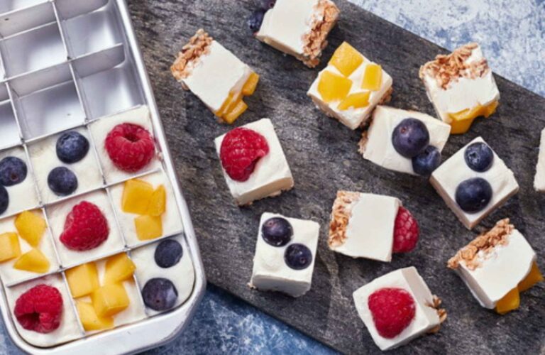 Dessert Sehat Tanpa Drama: 3 Bahan Jadi Yogurt Berry Super Creamy