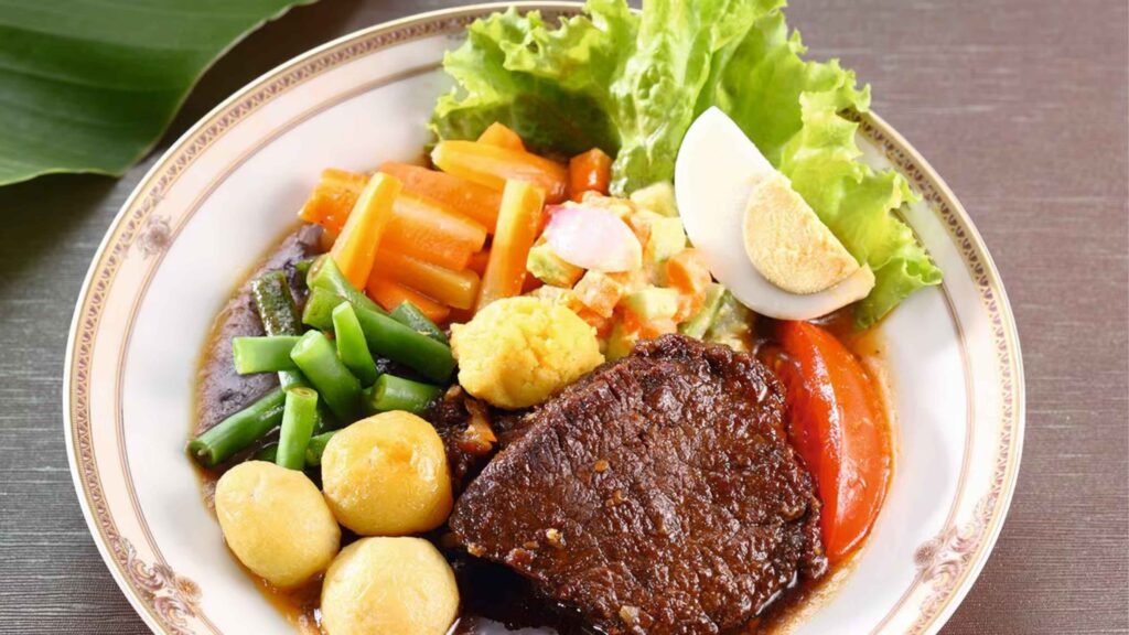 Kulineran ke Solo? Jangan Lewatkan Makanan Legendaris yang Satu Ini!
