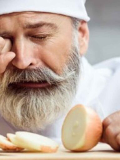Kupas Bawang Tanpa Nangis? Ini 5 Trik yang Ampuh Banget!