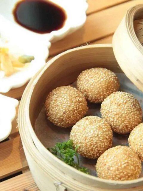 Onde-Onde Telur Asin