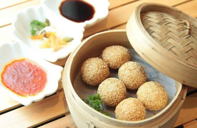 Onde-Onde Telur Asin