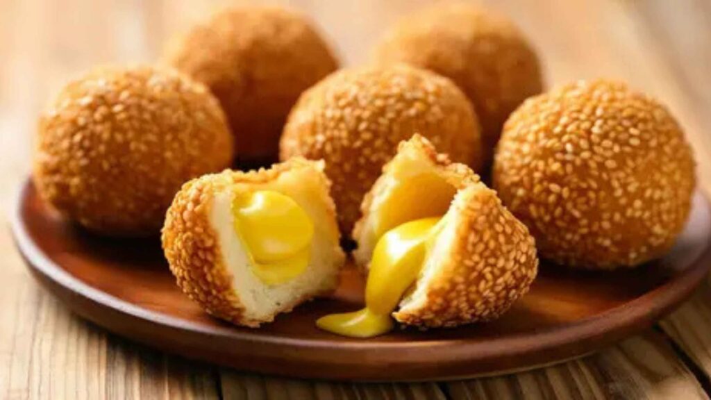 Onde-Onde Telur Asin